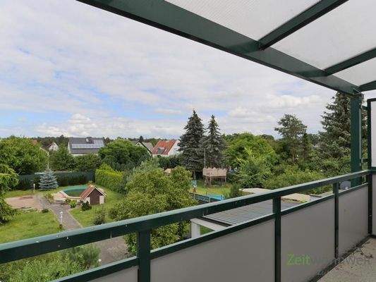 überdachter Balkon zum Garten