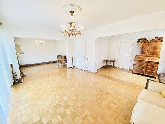 Großzügiger Wohn- und Essbereich