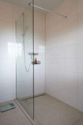 Bad mit ebenerdiger Dusche 