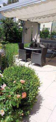 Sommergarten mit Sonnenschutz