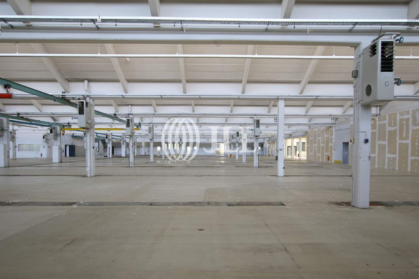 Innenansicht Halle - JLL