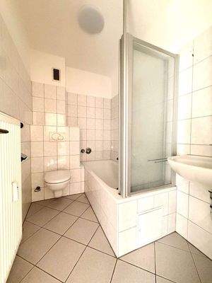 Badezimmer mit Wanne