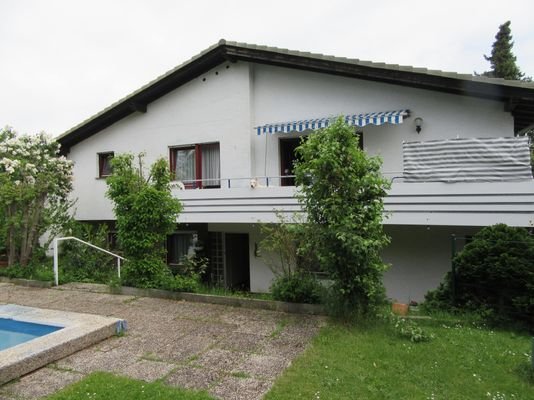 Haus und Gartenanlage