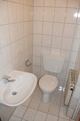 Bad mit WC und Dusche, Bild 1