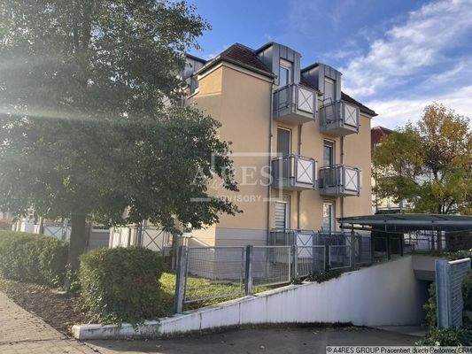 Objektansicht mit TG-Zufahrt