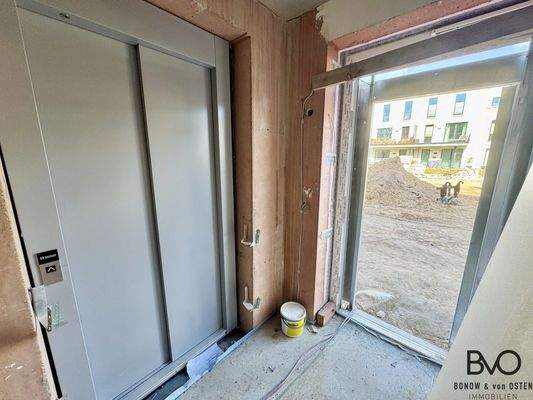 Aufzug im Eingangsbereich