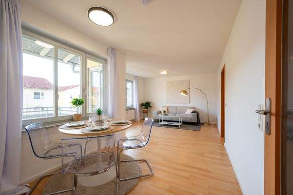 Sehr helles Wohn-Esszimmer