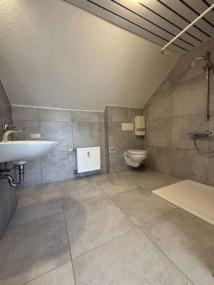 Bad mit ebenerdiger Dusche