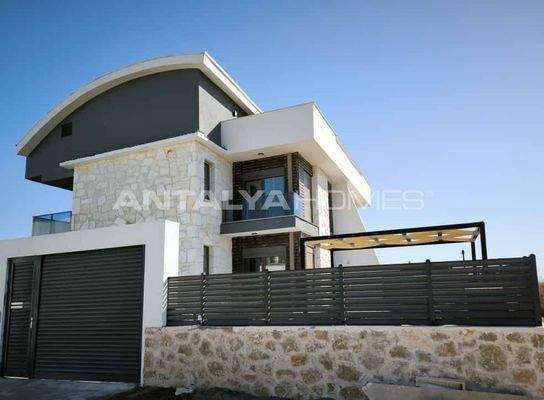 4-Bedroom Semi-Detached House with Pool and Garden in Belek