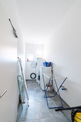 Löwen-Immobilien-Gewerbeobjekt-Büroräume-Gemeinsch