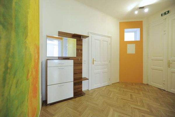 Vorzimmer / anteroom