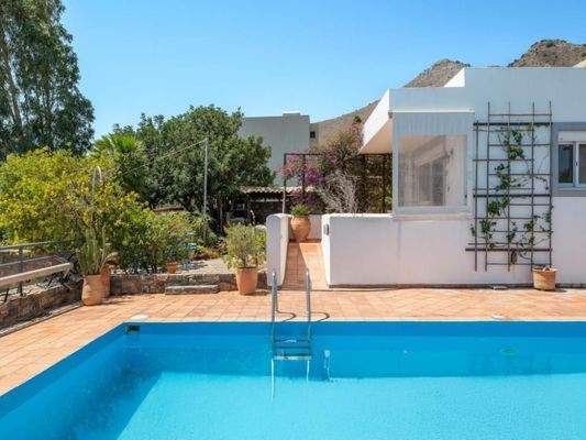 Kreta, Elounda: Villa mit Pool und atemberaubendem Meerblick auf die Bucht zu verkaufen