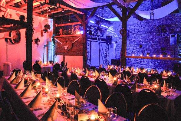 Eventscheune-Festivität bei Nacht