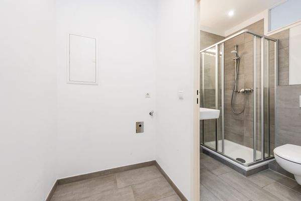 Eingangsbereich+Badezimmer