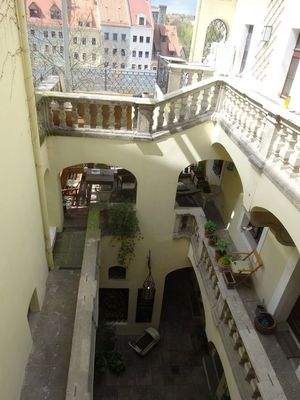 Terrasse mit  Innenhof