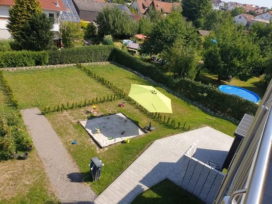 Gartenansicht aus Balkon