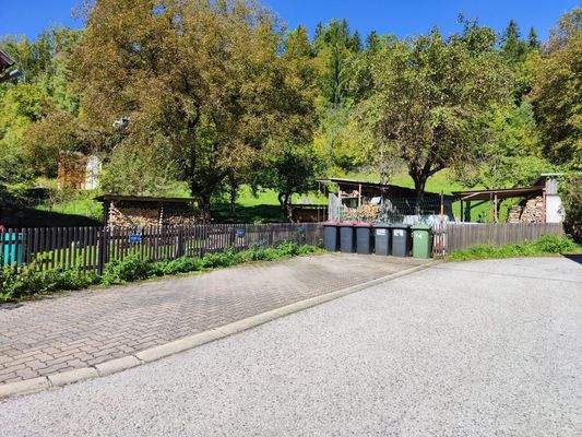 Parkplätze vor dem Haus