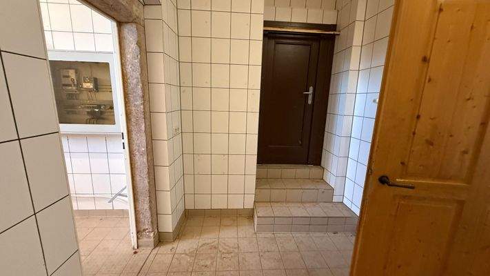 vom Gastraum 3 in Abstellr.