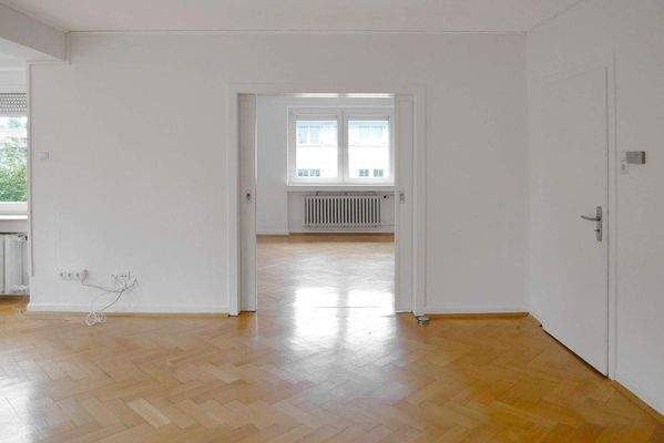 Wohnzimmer mit Zugang Esszimmer