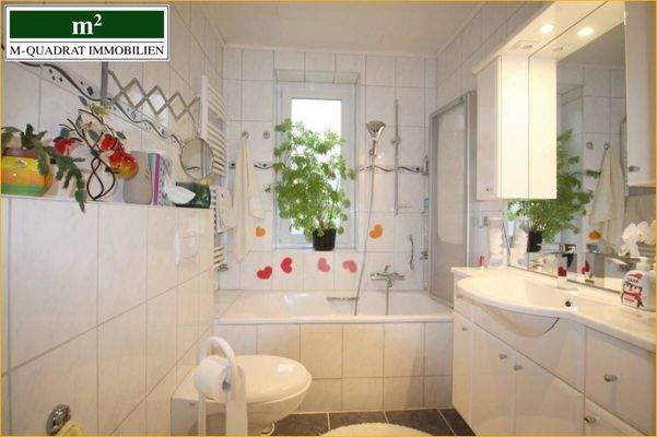 Modernisiertes Wannen-Duschbad