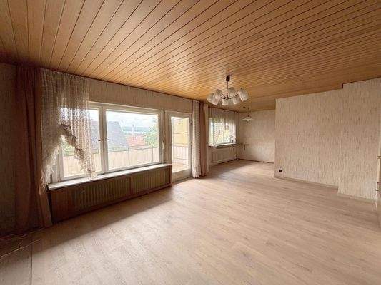 ... mit Zugang zum Balkon