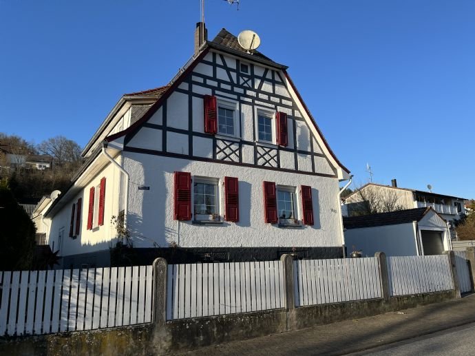 Charmantes Einfamilienhaus mit ELW - Lißberg!