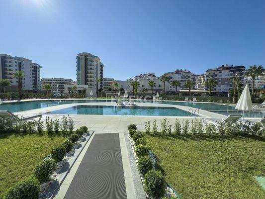 Magnificent Real Estate Within Walking Distance to the Beach in Alanya