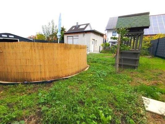 Poolbereich im Garten