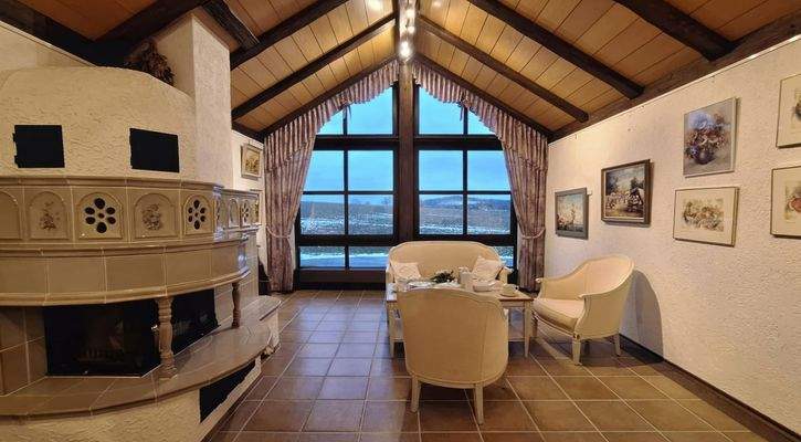 großes Kaminzimmer / Galerie