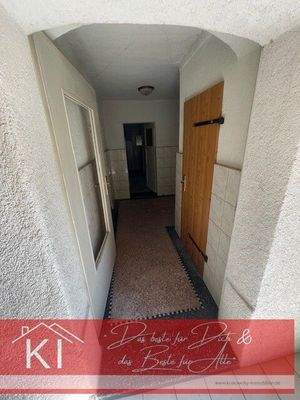 Eingangsbereich/ Flur von Innenhof aus
