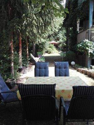 Terrasse mit Sonne und Schatten