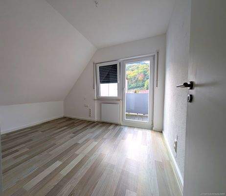 Schlafzimmer 2 m. Zugang zur Dachterrasse