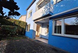 Charakterstarkes Haus mit gemütlicher 60er-Jahre-Terrasse