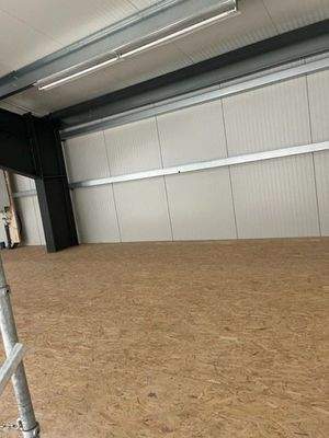 Hallenbau Geschäftsfläche  Lager gross 15.jpg