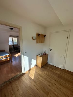 Blick in das Wohn- und Schlafzimmer