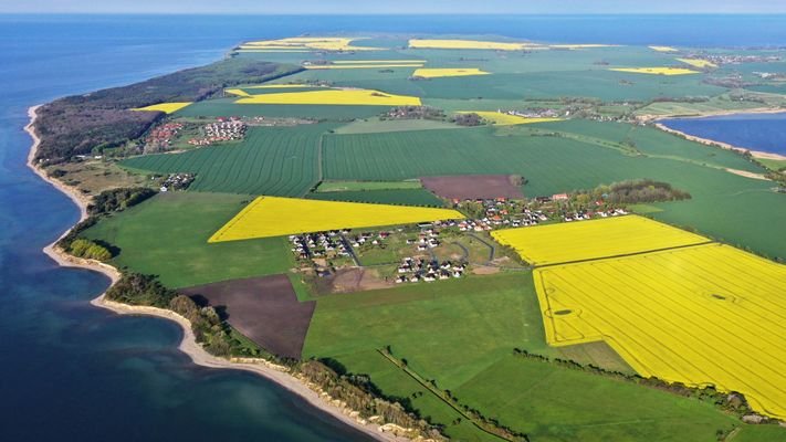 Lancken mit dem Naturstrand an der Steilküste