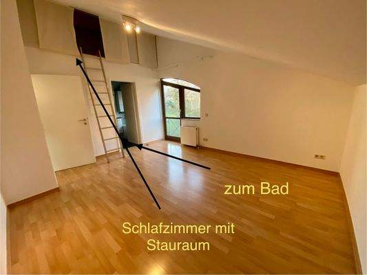 Schlafzimmer mit Stauraum