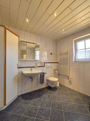 Bad Hauptwohnung 1. OG.jpg