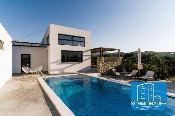 Kreta, Petrokefali: Villa mit Pool und großem Garten zu verkaufen