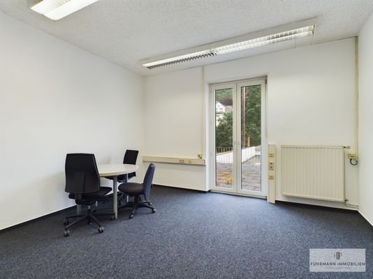 Personalraummit ausgang zur Terrasse