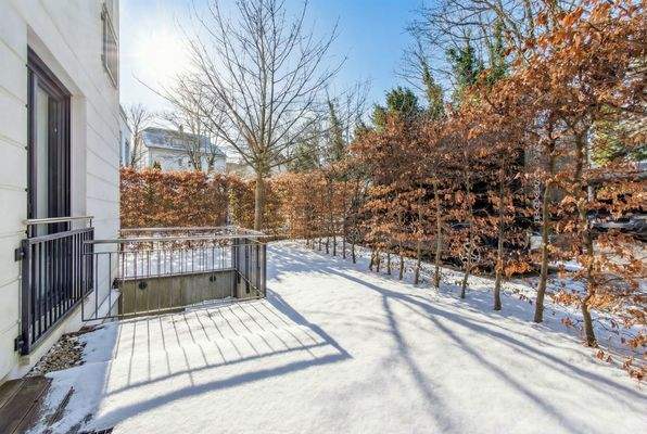 Blick in den kleinen Garten von Ihrer Terrasse