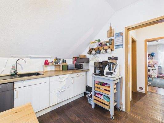 Küche mit Blick zum Flur Wohnung OG