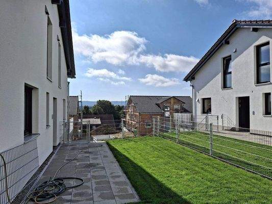 Garten neben Hauseingang