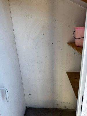 Abstellraum auf dem Balkon für Stühle, Decken, ect