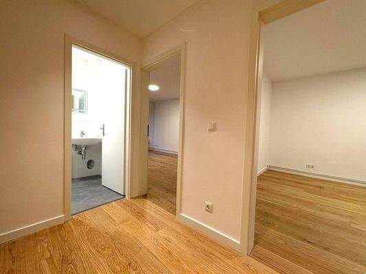 Flur zu den Zimmern & Bad