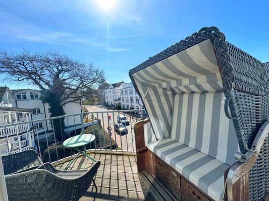 Südbalkon mit Strandkorb