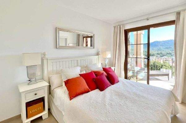 07-Camp de Mar-Golfhaus-bett