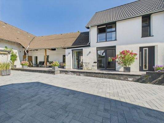 Moderne Außenansicht des Hauses