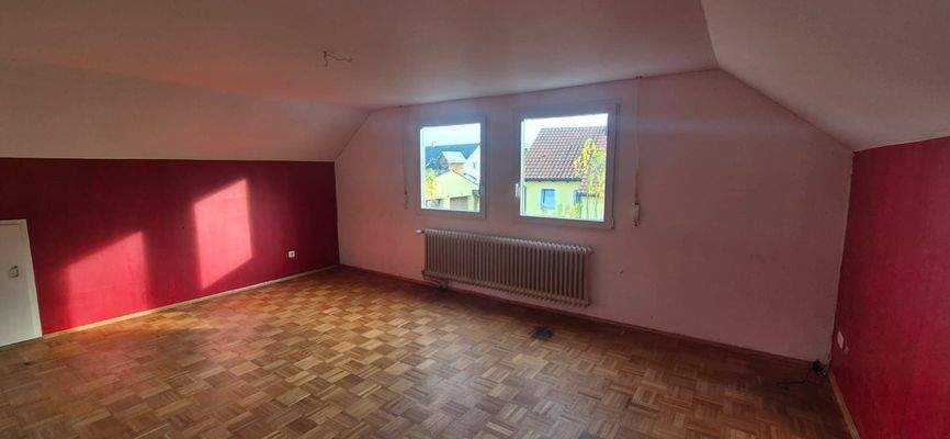 Kinderzimmer oder Wohnbereich DG