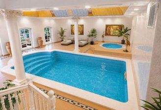 Schwimmhalle